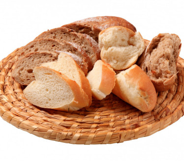 ТРИК: Како да хлеб стар дан-два буде поново свеж?