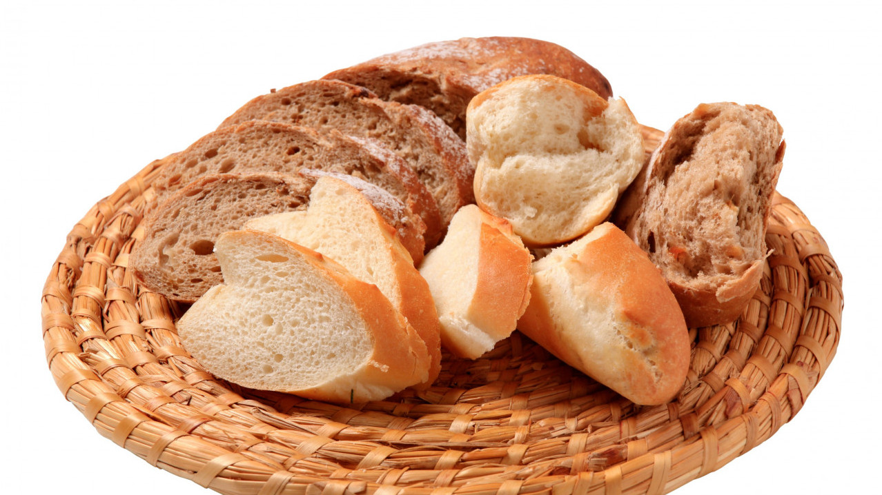 ТРИК: Како да хлеб стар дан-два буде поново свеж?