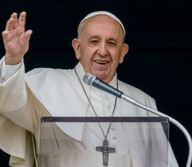 ВАТИКАН СЕ ОГЛАСИО: Папа се опоравио