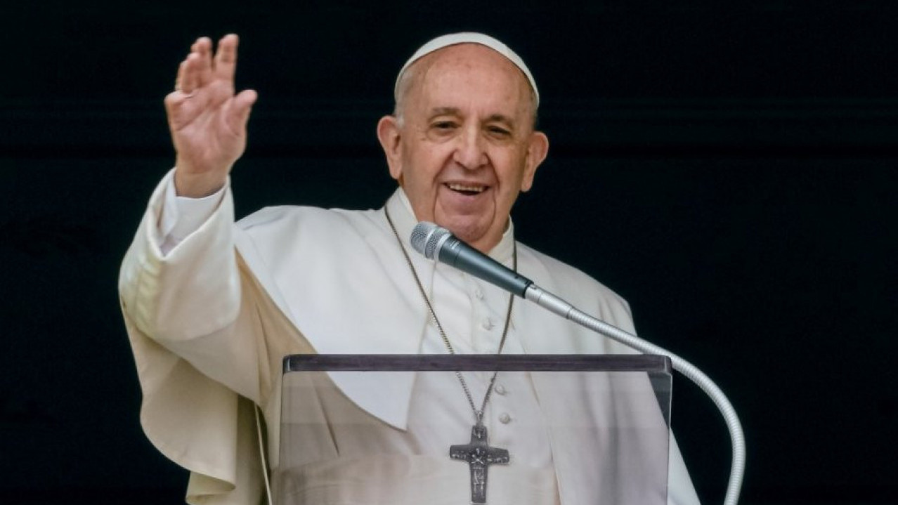 "ЈОШ САМ ЖИВ": Папа отпуштен из болнице