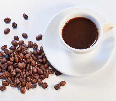 OVU GREŠKU SVI PRAVIMO: Gde bi trebalo baciti talog od kafe?