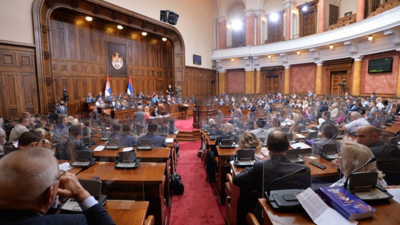СКУПШТИНА УСВОЈИЛА ОДЛУКУ: Промењен устав Србије
