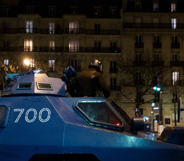 7.200 ПОЛИЦАЈАЦА НА УЛИЦАМА Напето у Паризу због антиваксера