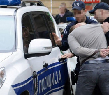 PRIVEDENA DVA POLICAJCA: Fizički zlostavljali vozača u Brusu