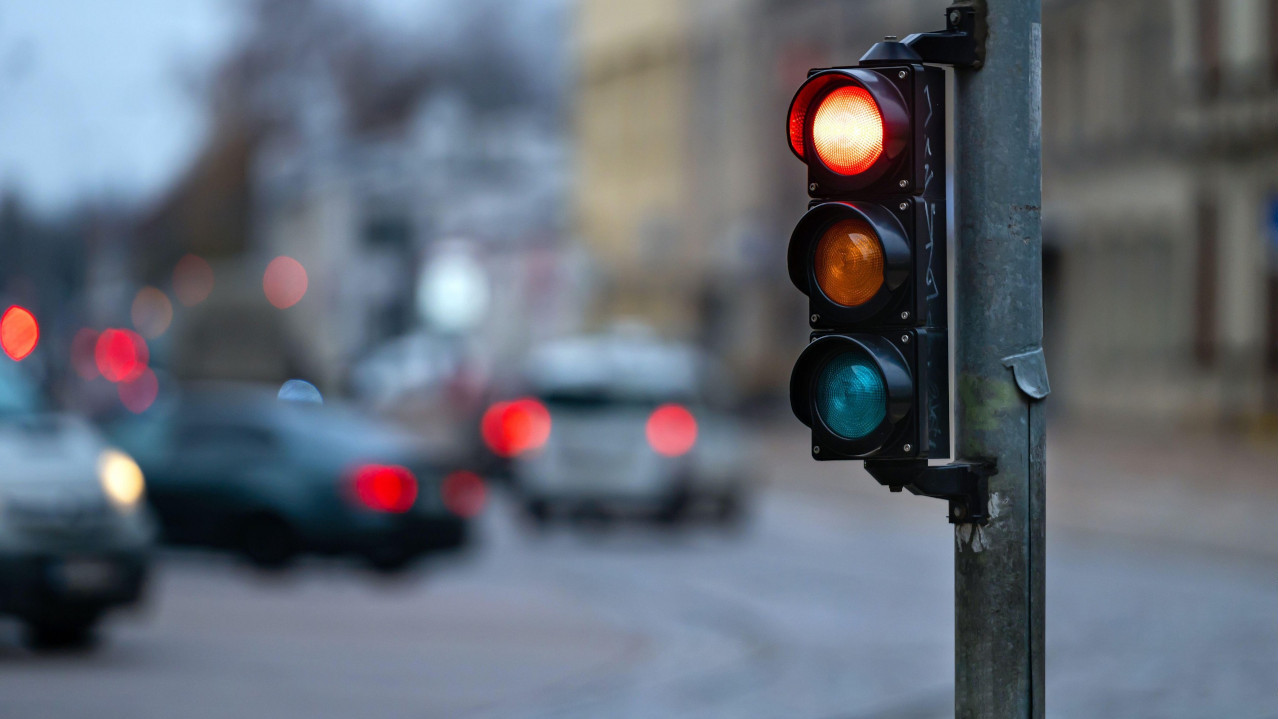 Zašto su svetla na semaforu baš zelena, žuta i crvena