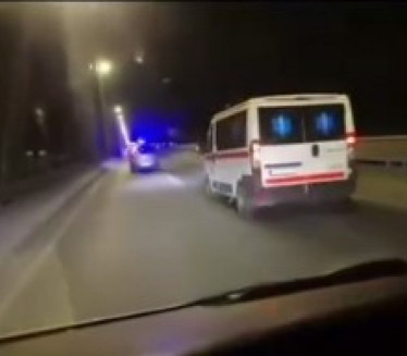 AUTOMOBIL NA KROVU: Teška saobraćajka u Beogradu (VIDEO)