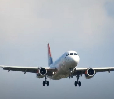 PRIJAVLJENA BOMBA: Avion za Moskvu se vraća u Beograd