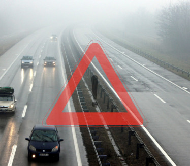 VOZAČI, OPREZ: Magla otežala uslove vožnje širom Srbije