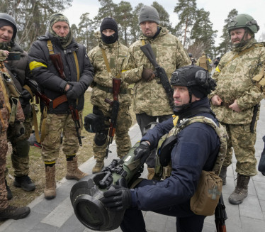 СТОЛТЕНБЕРГ ПРИЗНАО: НАТО обучавао украјинске војнике