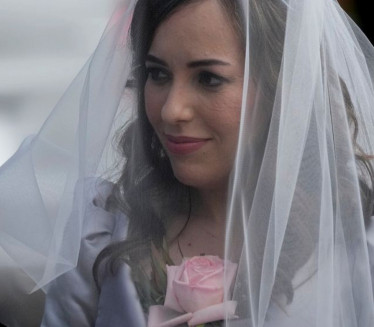 БИЛО КУДА, ЉУБАВ СВУДА: Асанж ће се оженити у ЗАТВОРУ (ФОТО)