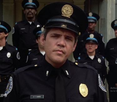 ОВО НИСТЕ ЗНАЛИ: Зашто полицајци носе плаву униформу?