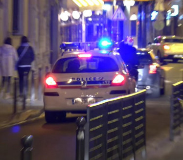 DRAMA U PARIZU: Policija upucala ženu u stomak