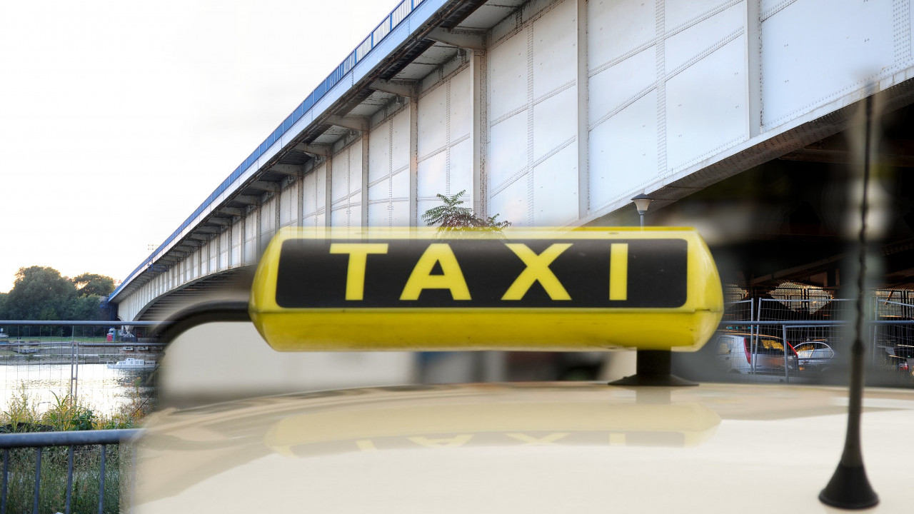 КЛИЗИЛА МИ ЈЕ: Таксисте о спасавању девојке на Бранковом