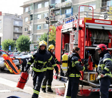 BIZARNO: Vatrogasci vozili ženu u bolnicu, hitna nema vozila