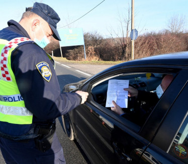 КОЈИ ОДГОВОР: "Полицајац је љубоморан јер возим БМВ" (ФОТО)