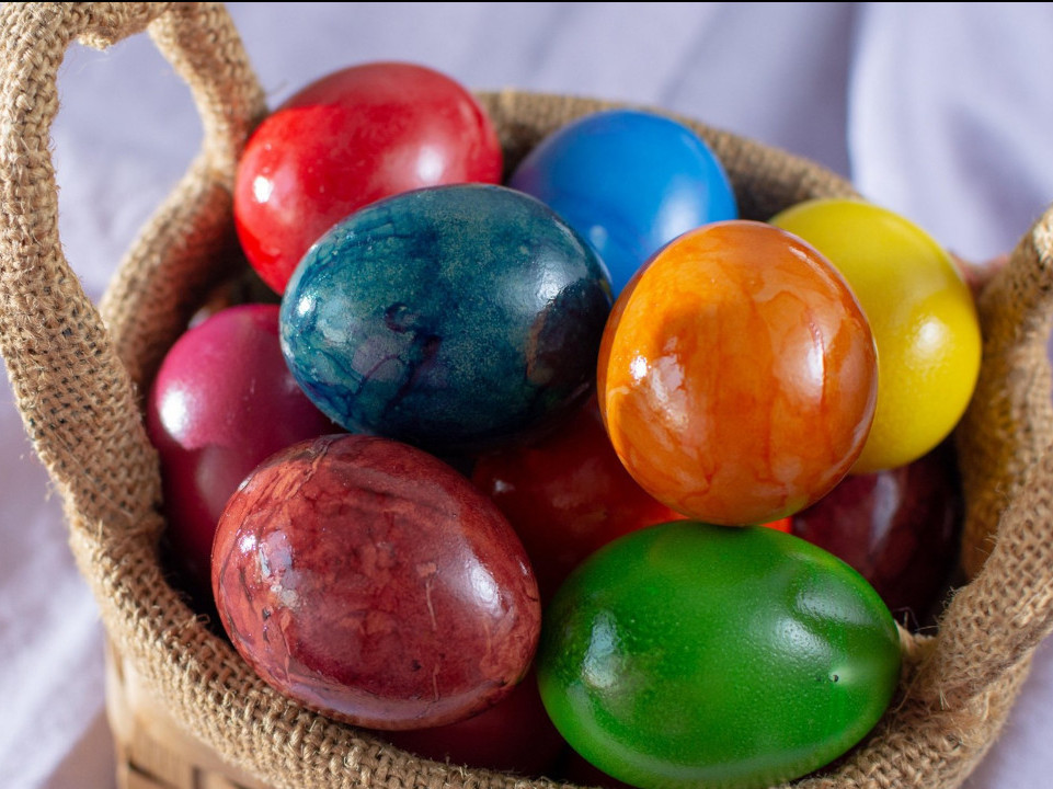 BEZ INDUSTRIJSKE BOJE Kako se dekorišu najlepša uskršnja jaja