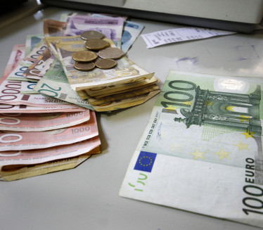 НБС: срдењи курс 117,6219 динара за евро