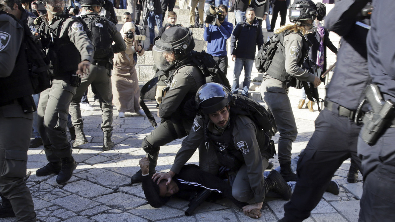 НОВИ СУКОБИ У ЈЕРУСАЛИМУ: Повређено бар 42 Палестинаца