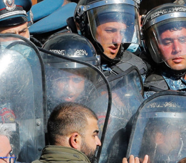 BLOKIRAN CENTAR JEREVANA: Privedeno 125 učesnika protesta