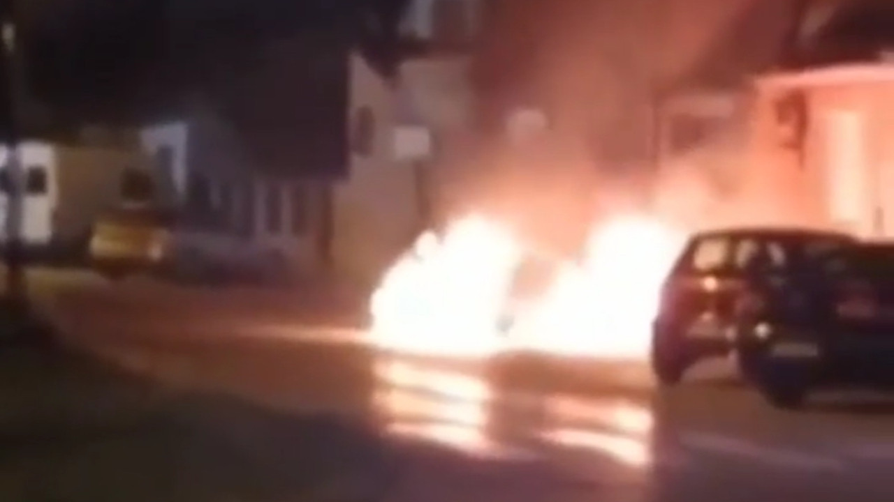 ZAUSTAVLJEN SAOBRAĆAJ: Na Iriškom vencu vozilo guta vatra