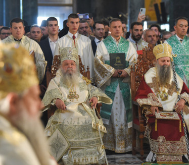 МПЦ БЕЗ ТОМОСА: Стручњаци тврде "због епархија у дијаспори"