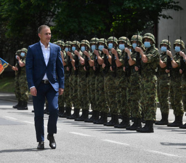 PLATA 38.000: Stefanović pozvao mlade na služenje vojnog roka