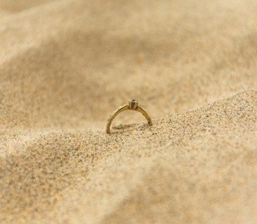 КАО НА ФИЛМУ: Веренички прстен украден 1987. враћен власници