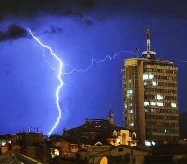 ХИТНО УПОЗОРЕЊЕ РХМЗ: Београду прети јака олуја