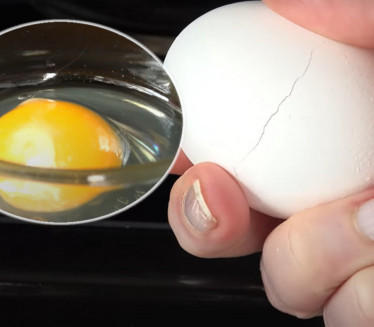 САВЕТ КУВАРА: Како се исправно разбија јаје - сви грешимо