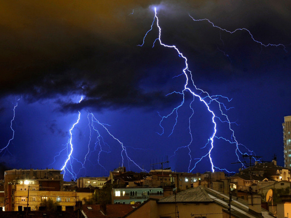 UPOZORENJE RHMZ: Oluja i grad stižu u ove krajeve Srbije