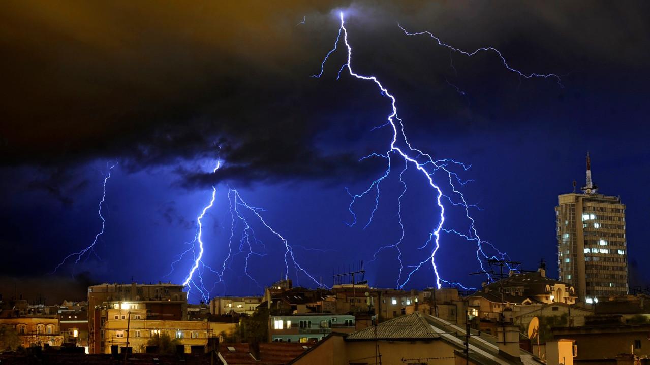 УПОЗОРЕЊЕ РХМЗ-А: Нове временске непогоде током ноћи