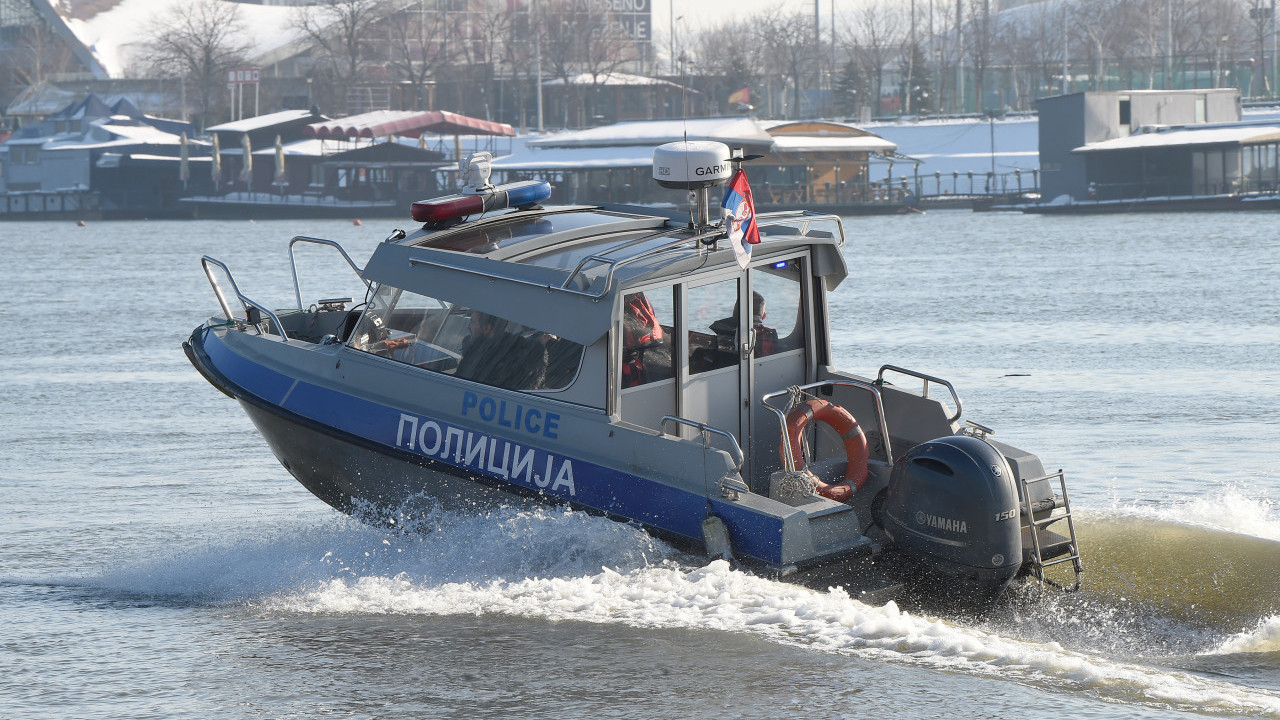 ПАЛИ ШВЕРЦЕРИ ГОРИВА: Успешна акција МУП-а на Дунаву