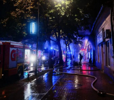 IZGORELA RADIONICA: Detalji požara na Novom Beogradu