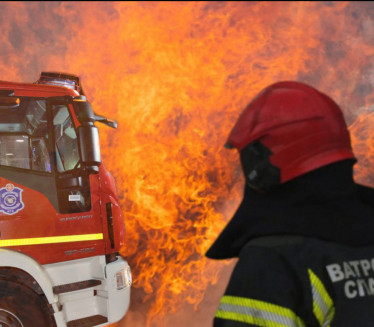 ВАТРА ГУТА ОБЈЕКТЕ: Велики пожар код Б. Петровца (ВИДЕО)