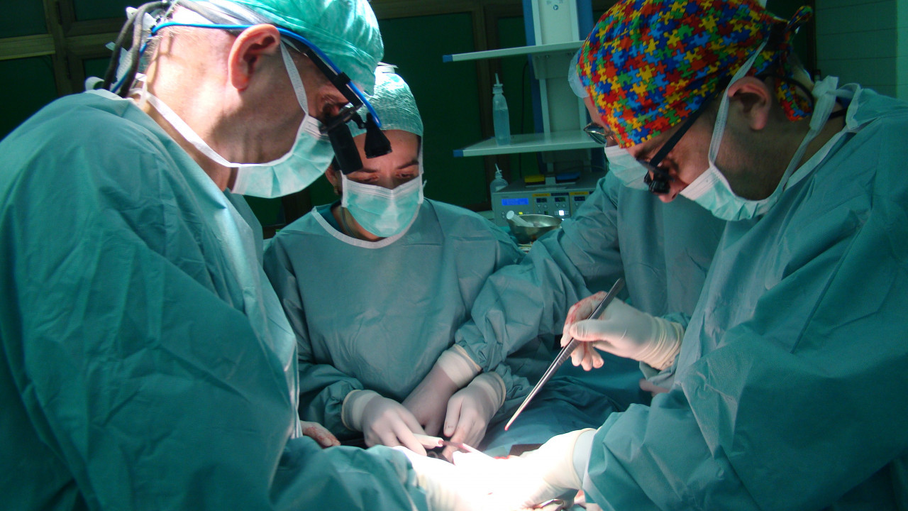 Srpskom dečaku istovremeno urađena transplatacija dva organa