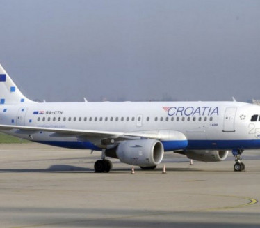 PUCANO na avion Kroacije erlajnsa na letu za Sarajevo