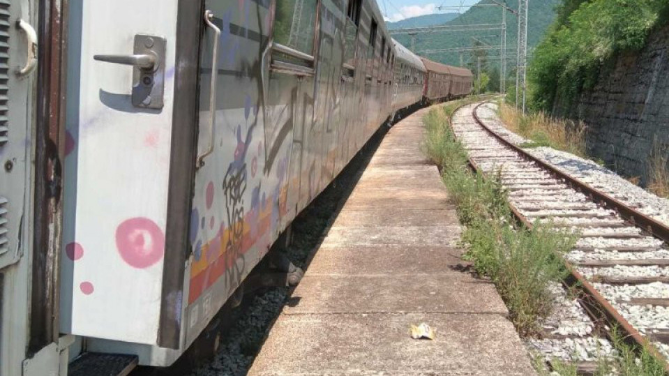 НОВА ДРАМА: Воз на линији БГ-Бар поново био у застоју