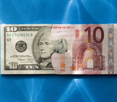 ИСТА ВРЕДНОСТ: Изједначен курс долара и евра