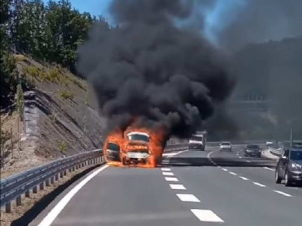 PRESEO IM ODMOR: Srbima izgoreo automobil na auto-putu u CG