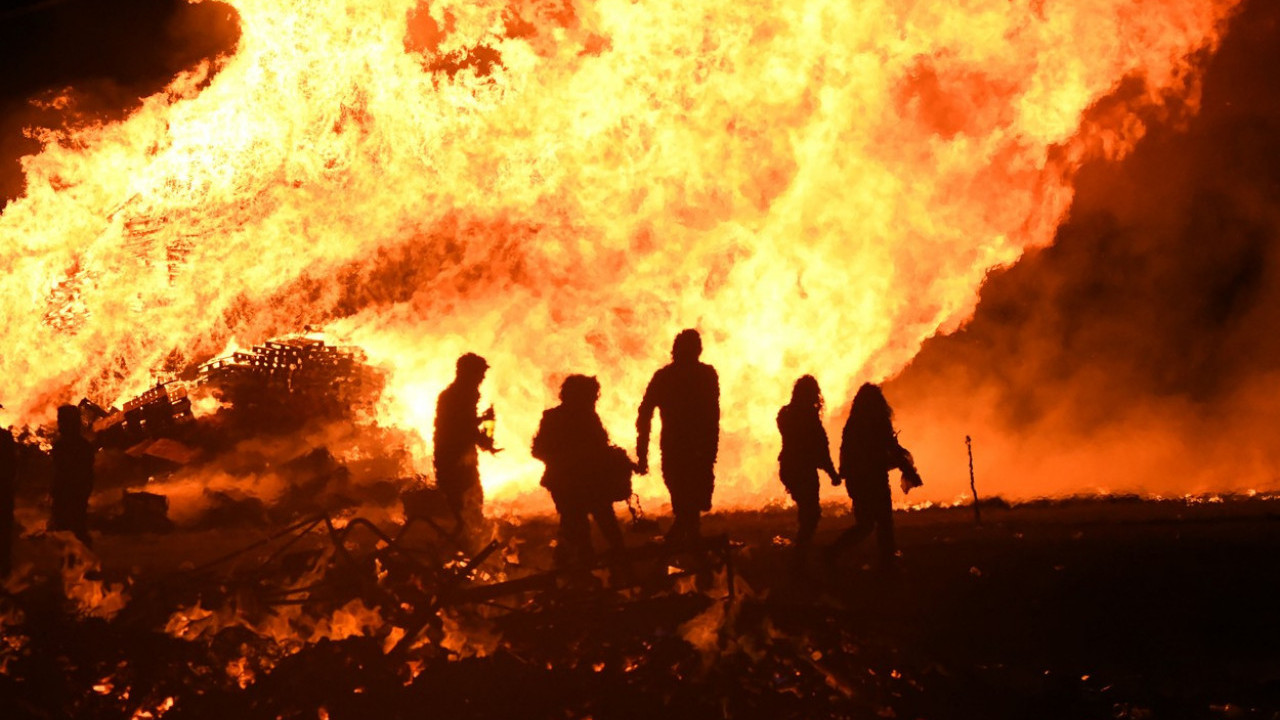 ГОРИ ХАЛКИДИКИ: Ватрогасци се боре са ватреном стихијом