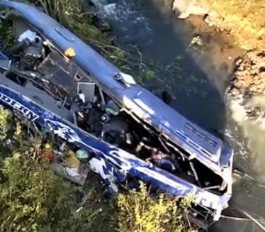 HAOS U KAŠMIRU: Sleteo autobus sa putnicima u provaliju