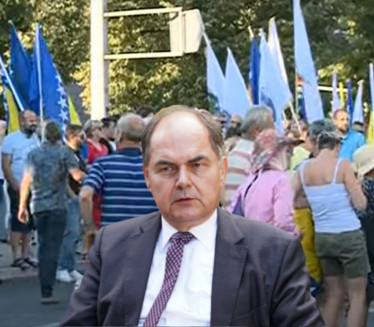 PROTEST U SARAJEVU: Zatražena Šmitova ostavka