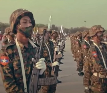 ВАНРЕДНО СТАЊЕ У МЈАНМАРУ: Војска на улицама