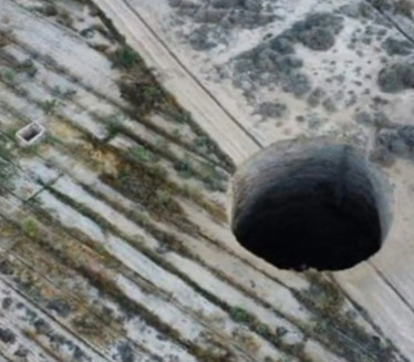 U Čileu se otvorila ogromna rupa u zemlji - Šta je unutra?