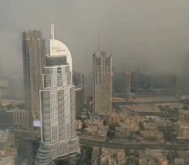 ZASTRAŠUJUĆA OLUJA: Dubai nestao na par minuta (VIDEO)