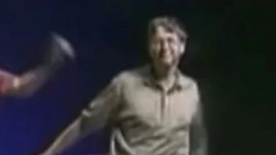ХИТ СНИМАК: Бил Гејтс из младих дана се њише уз музику