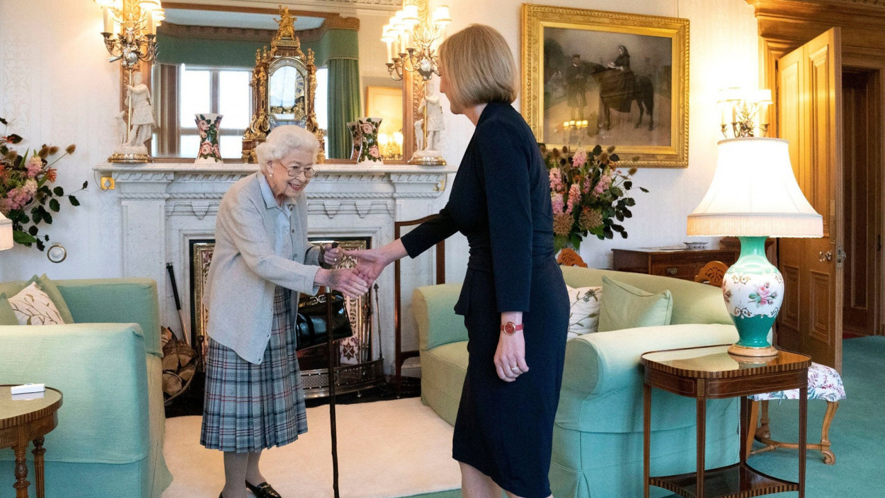 ZVANIČNO: Kraljica imenovala Liz Tras za novu premijerku FOTO
