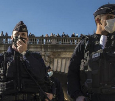 ОТКРИВЕН МОТИВ: Нападач убио неколико особа у Паризу