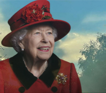 ШОК ПРИЗОР: Лик Елизабете се указао на небу изнад Британије