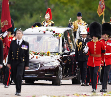 SAMO ONA NIJE DOŠLA: Član porodice propustio sahranu kraljice